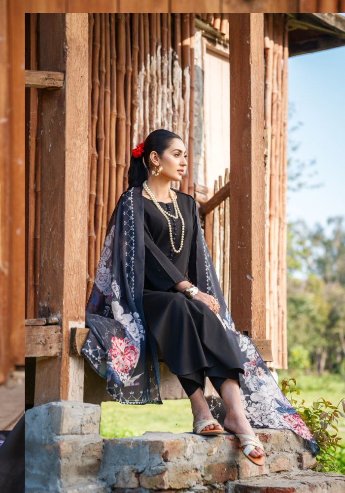 Raaya Noir – Luxury Lawn 3-Piece Suit NLC-107