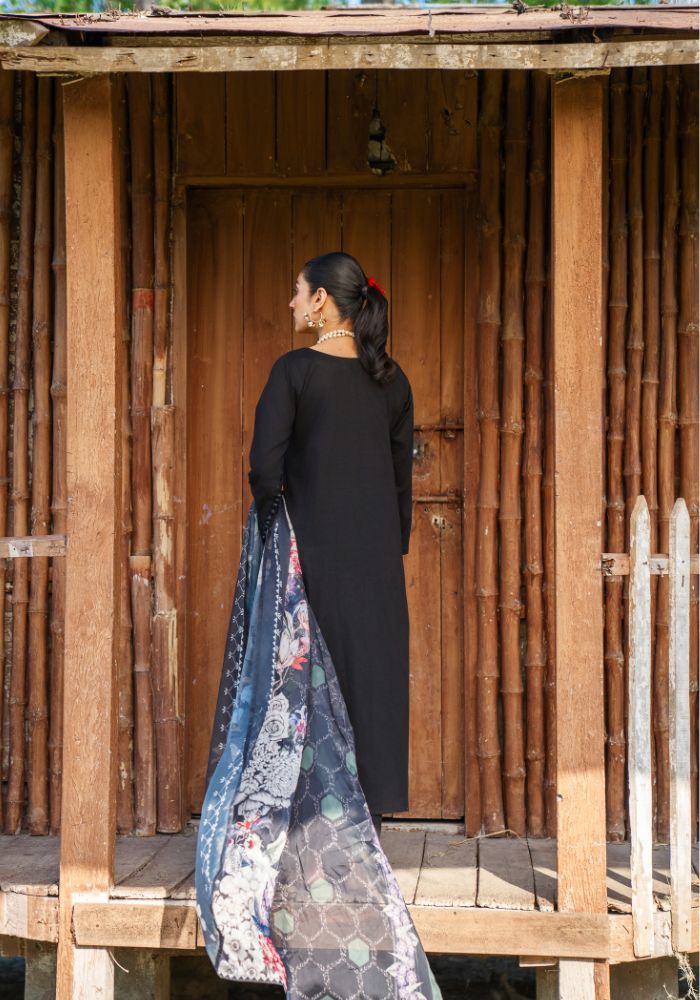 Raaya Noir – Luxury Lawn 3-Piece Suit NLC-107